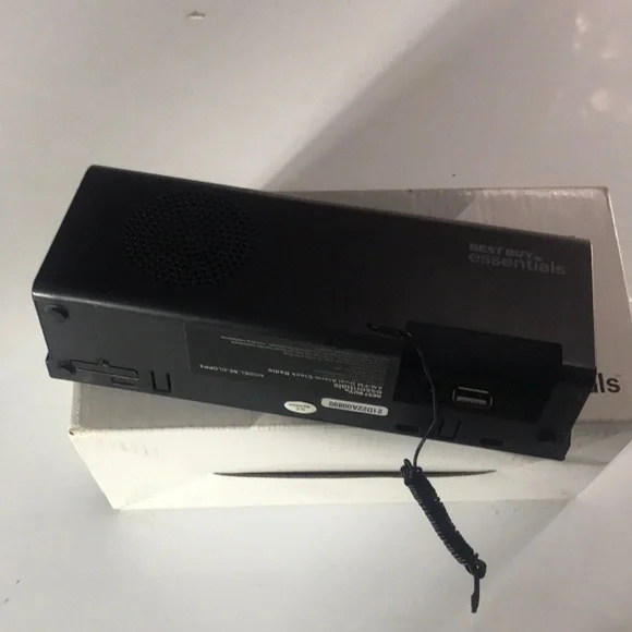 Best Buy Essentials Black Alarm Clock Radio - Picture 4 of 10